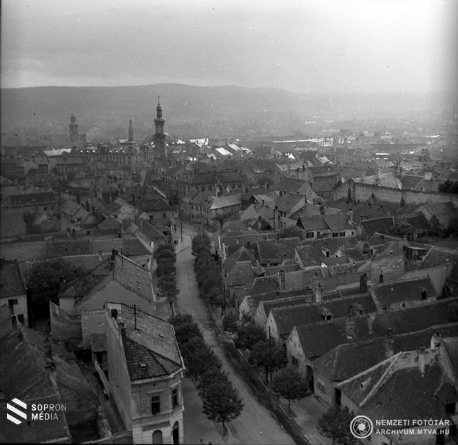 Sopron látképe a Szent Mihály-templom tornyából 