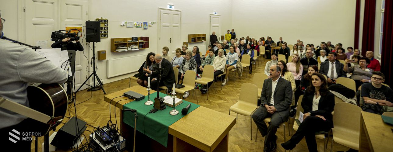 Ukrán és magyar nyelvű istentisztelet a békéért