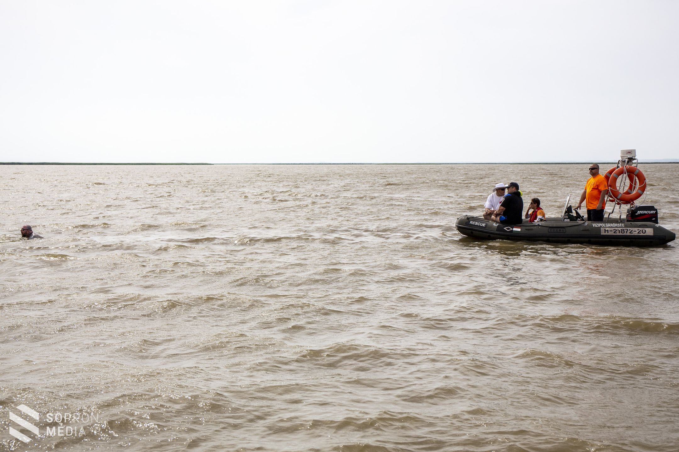 Lábak nélkül úszta át a Fertő tavat Patkás Tamás “Rocky”
