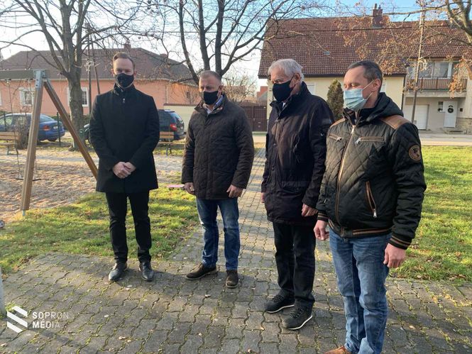 ifj. Firtl Mátyás elnök, Feldmann Róbert alelnök, Firtl Mátyás korábbi országgyűlési képviselő, Mandl Ferenc