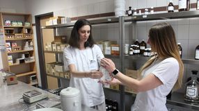 Szeptember 25-én a gyógyszerészeket ünnepeljük