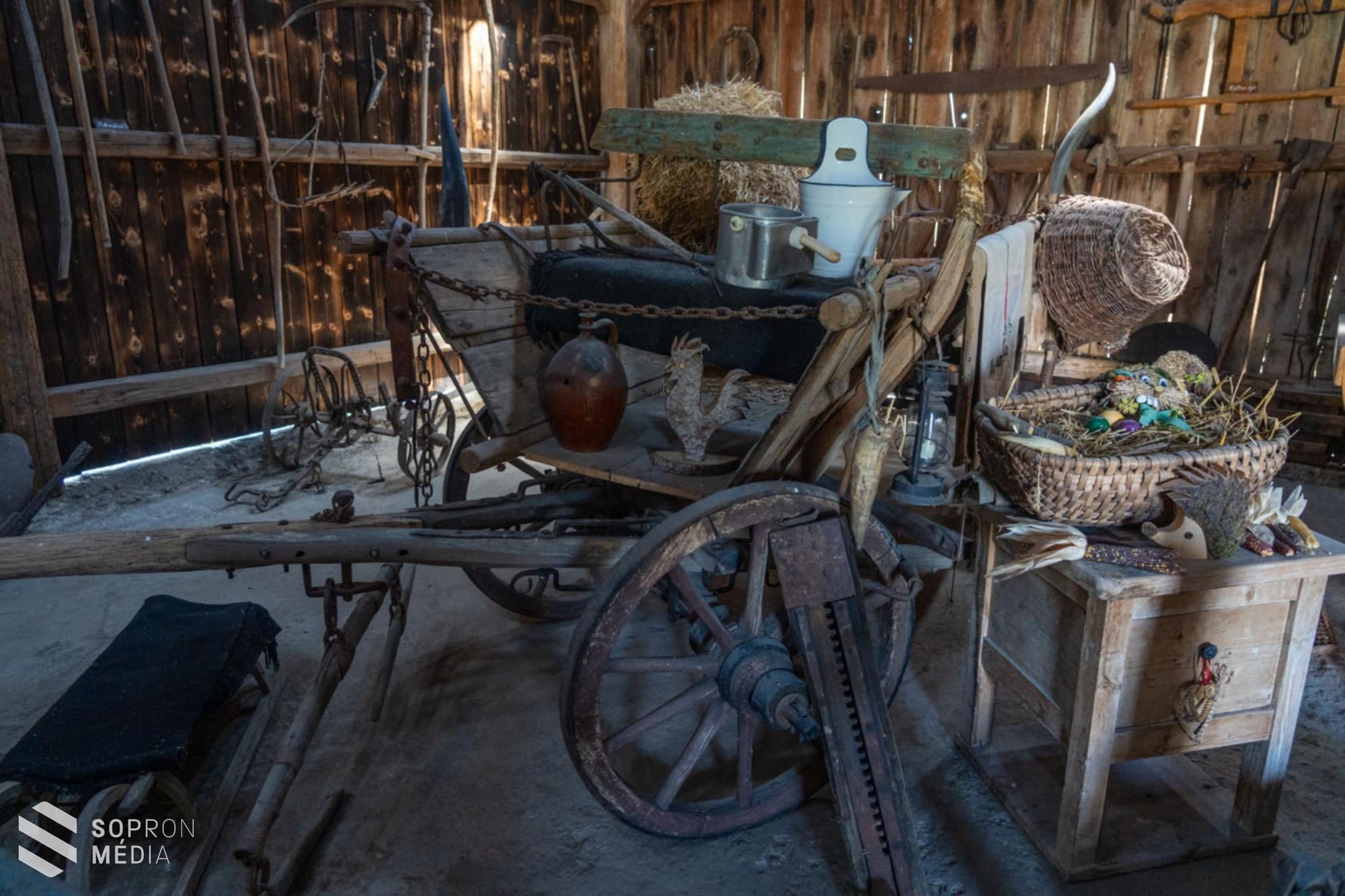 Tudták, hogy közel 250 eredeti höveji csipke található a Hegykői Csipkeházban?