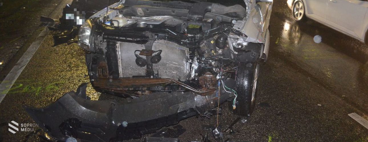 Két személygépkocsi ütközött Kópházán