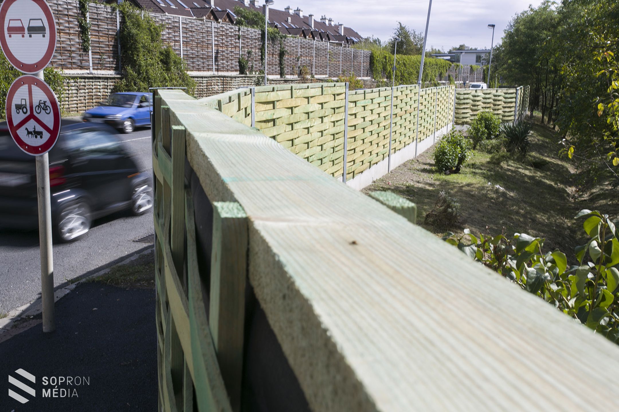 Elkészült a zajvédő fal az Agyag utcában
