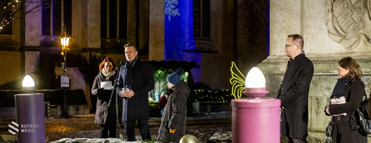 A szeretet lángja – meggyújtották advent negyedik gyertyáját