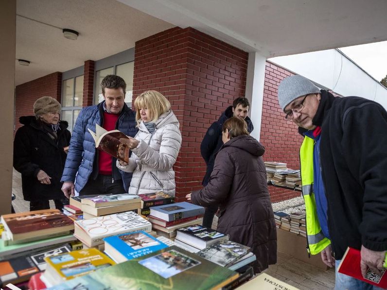 Jótékonysági könyvvásár lesz a Jerevánon