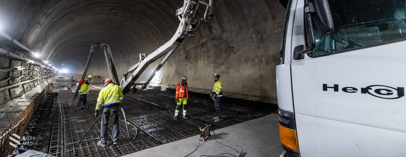 A déli járatban már javában zajlik az M85-ös alagút betonozása