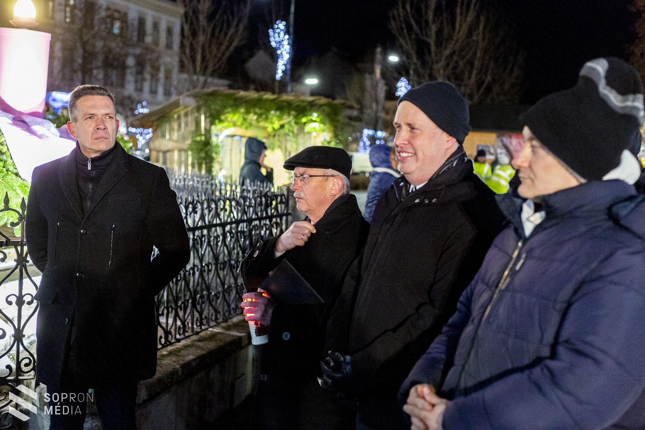Meggyújtották a negyedik gyertyát Sopron adventi koszorúján