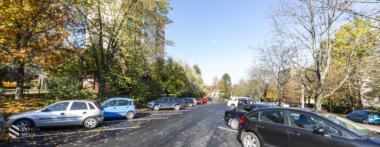 Új útburkolat és még több parkolóhely az Ibolya úti lakótelepen