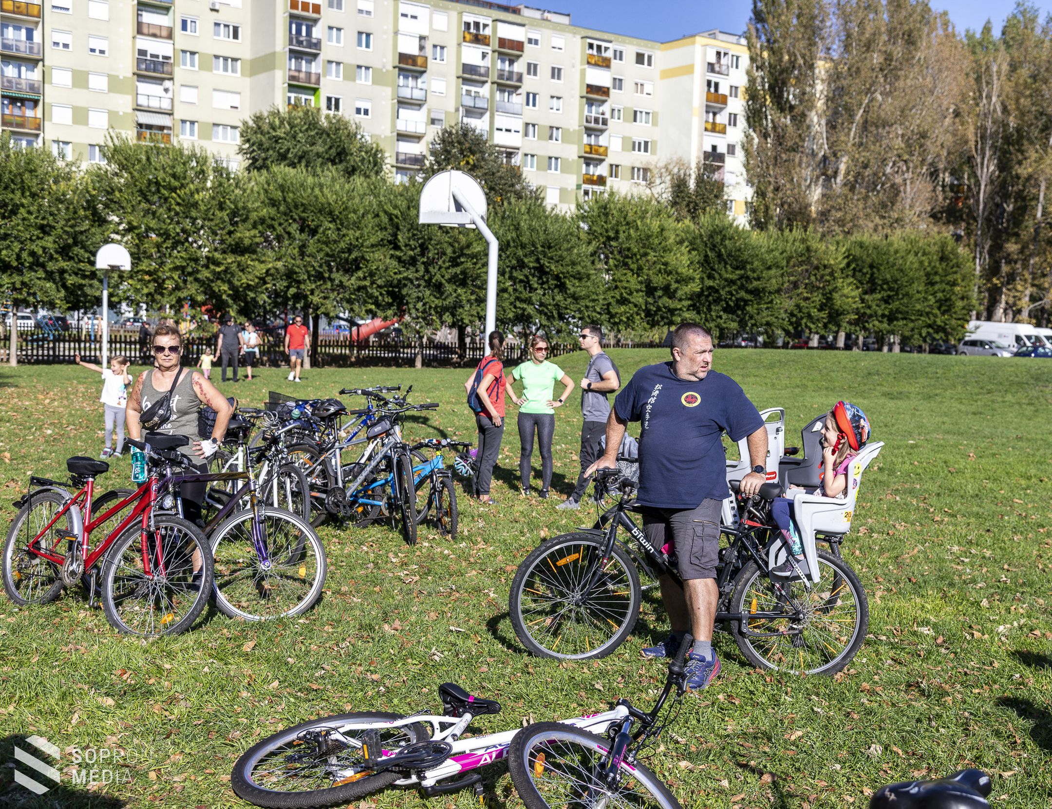 Több mint 200-an tekerték át a várost!