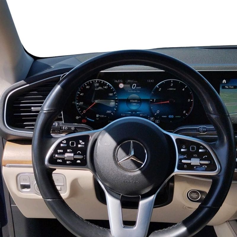 MERCEDES-BENZ