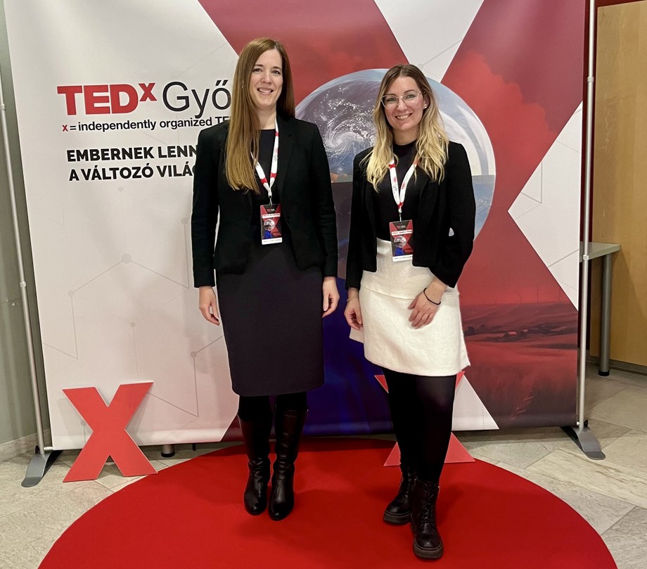 Vera és Dorka a TEDxGyőr rendezvényen.