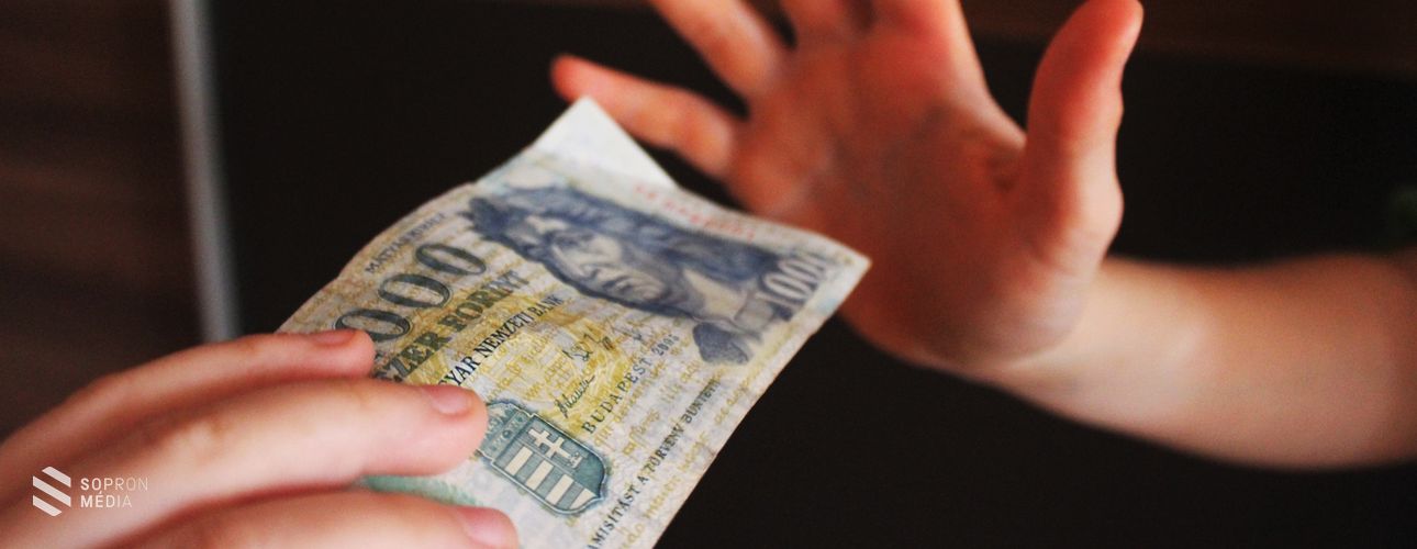 November 1-től már csak az új 1000 forintos bankjegyekkel lehet fizetni 
