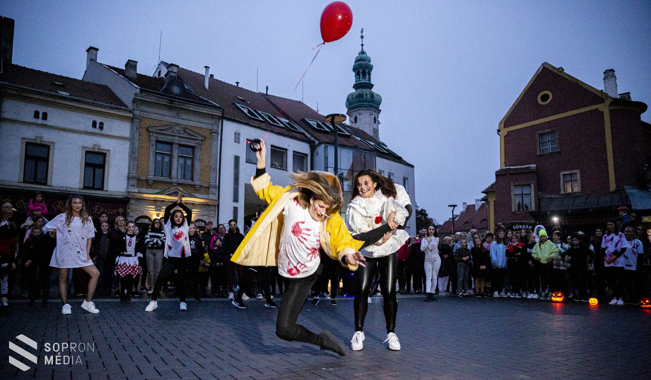 Látványos flashmobbal varázsolta el a közönséget a Dirty Dance Sopron