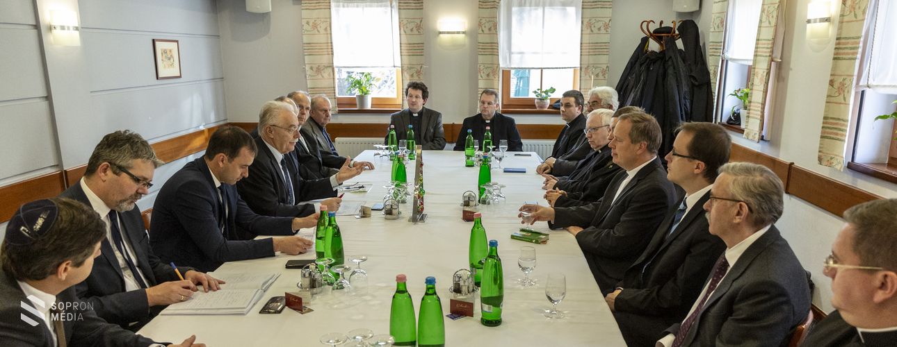 Év végi találkozás az egyházi vezetőkkel