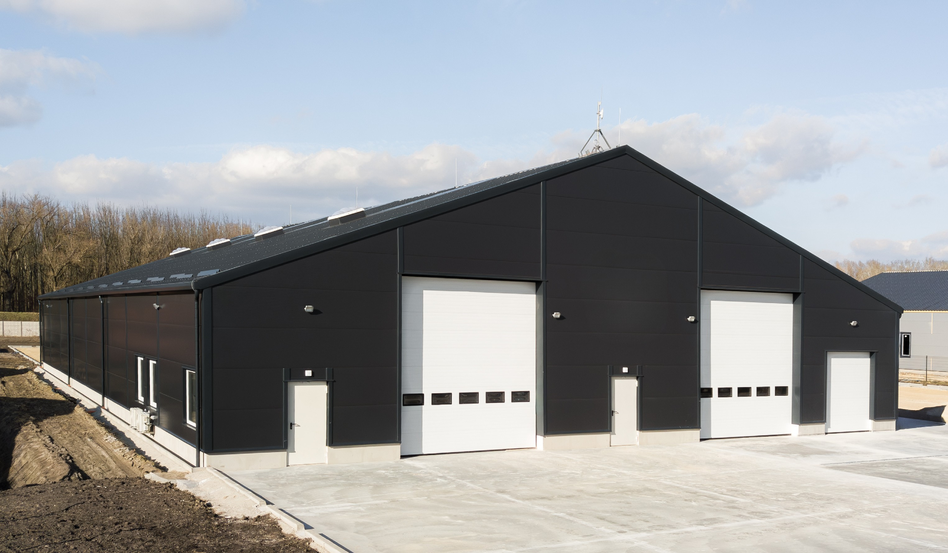 Könnyűszerkezetes csarnok kivitelezése Ikrényben – szervezettség, precizitás és határidő előtti átadás