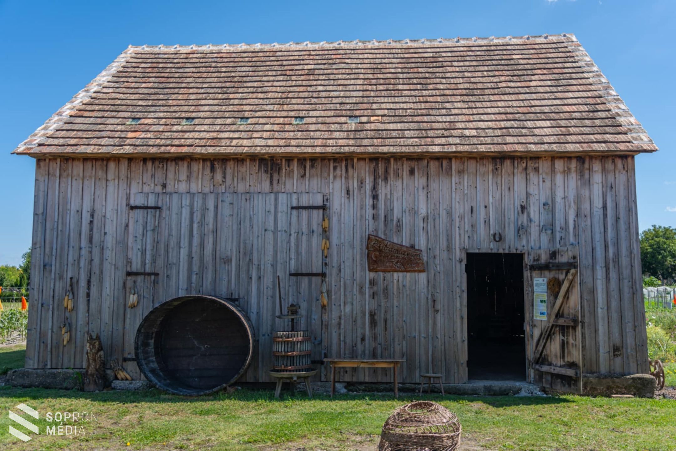 Tudták, hogy közel 250 eredeti höveji csipke található a Hegykői Csipkeházban?