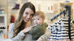 Anyák napjára szeretettel: pénzeső hullik hamarosan több százezer édesanyára