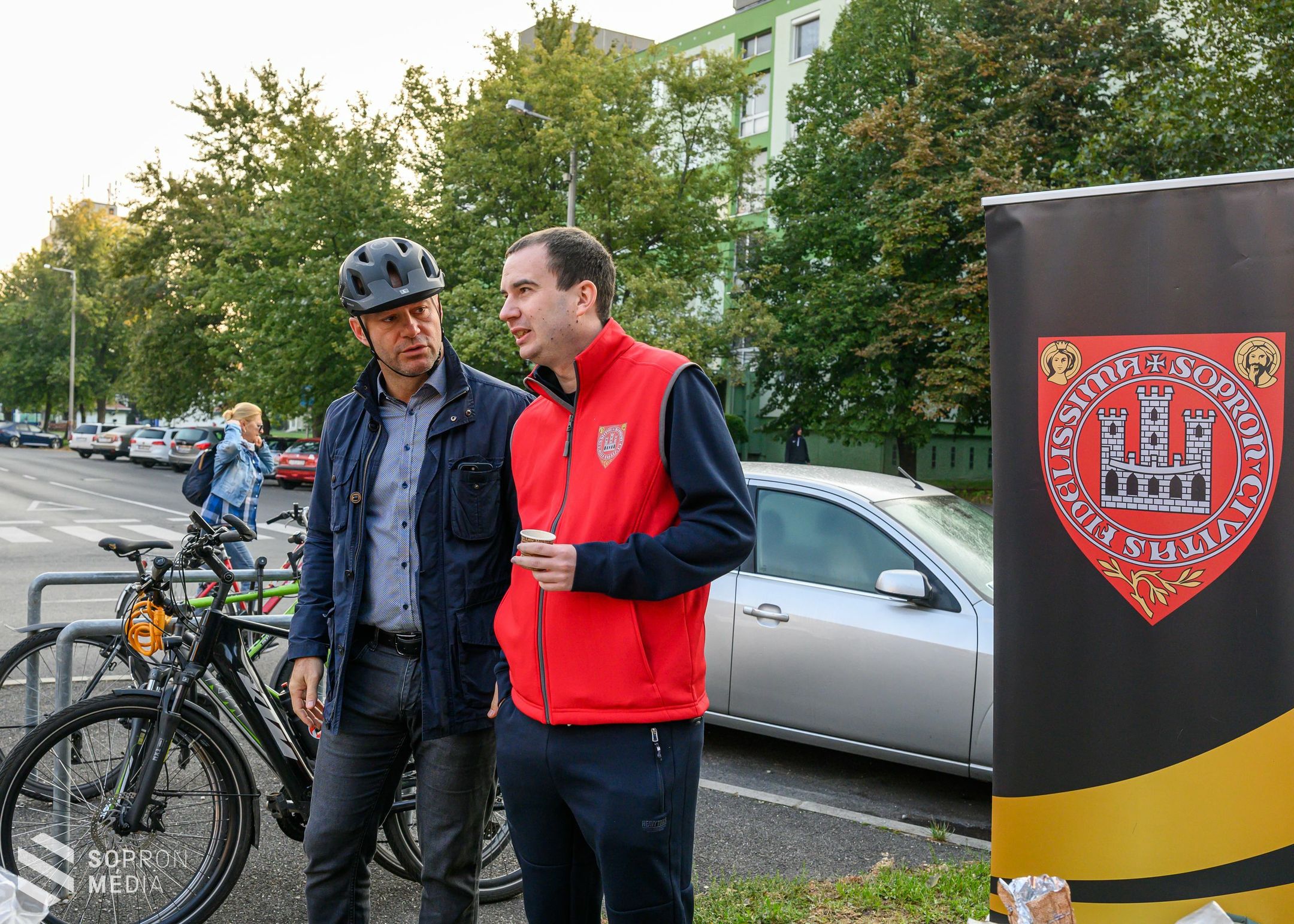 Reggelivel várták a bringásokat Sopronban