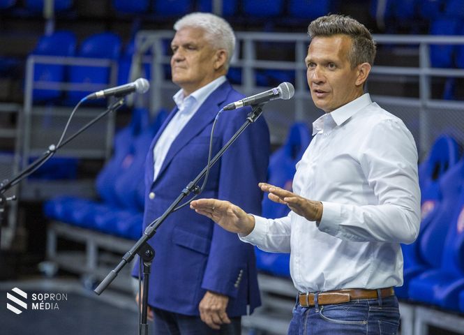 dr. Farkas Ciprián polgármester.