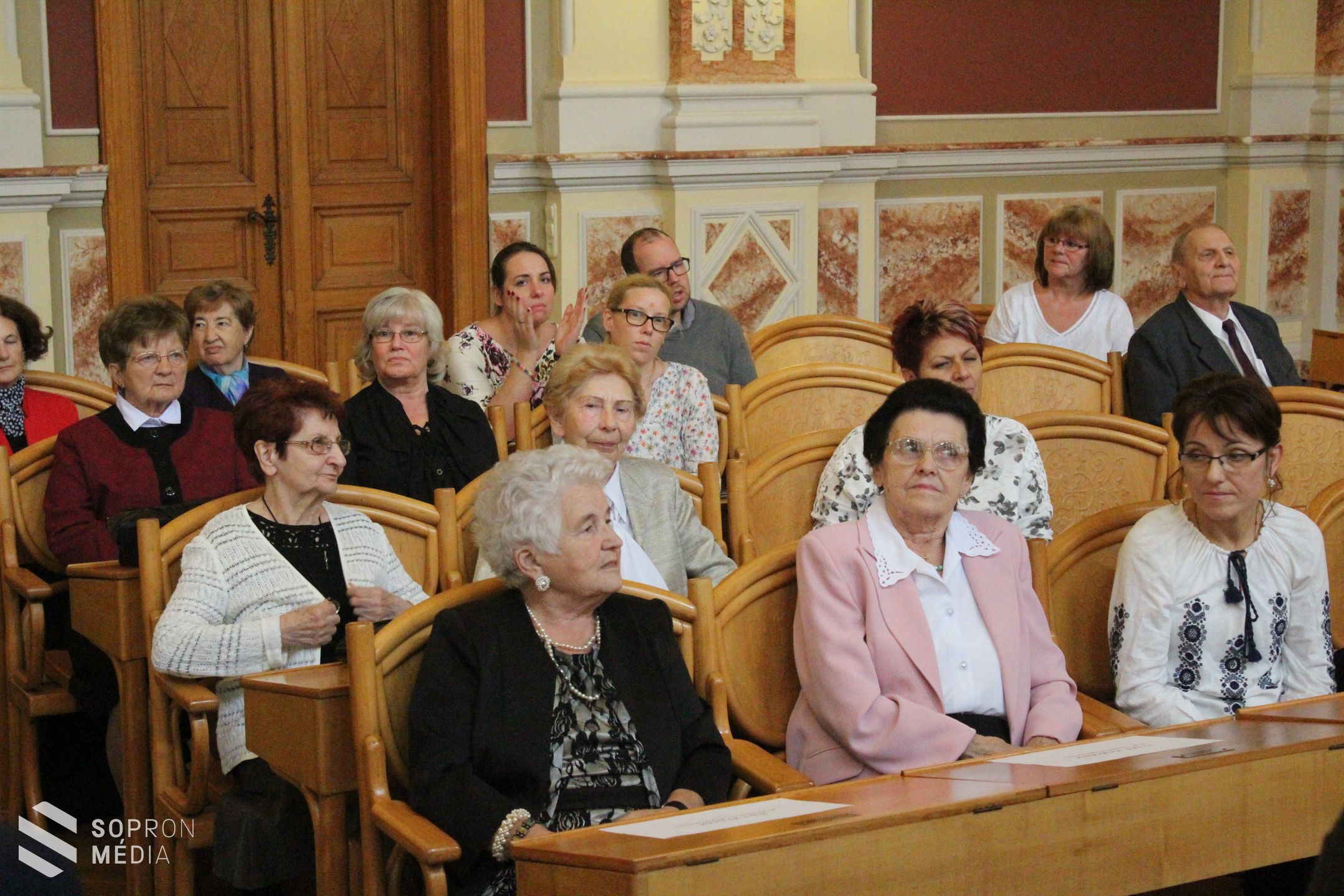 Emlékdiplomákkal köszöntötték a pedagógusokat  