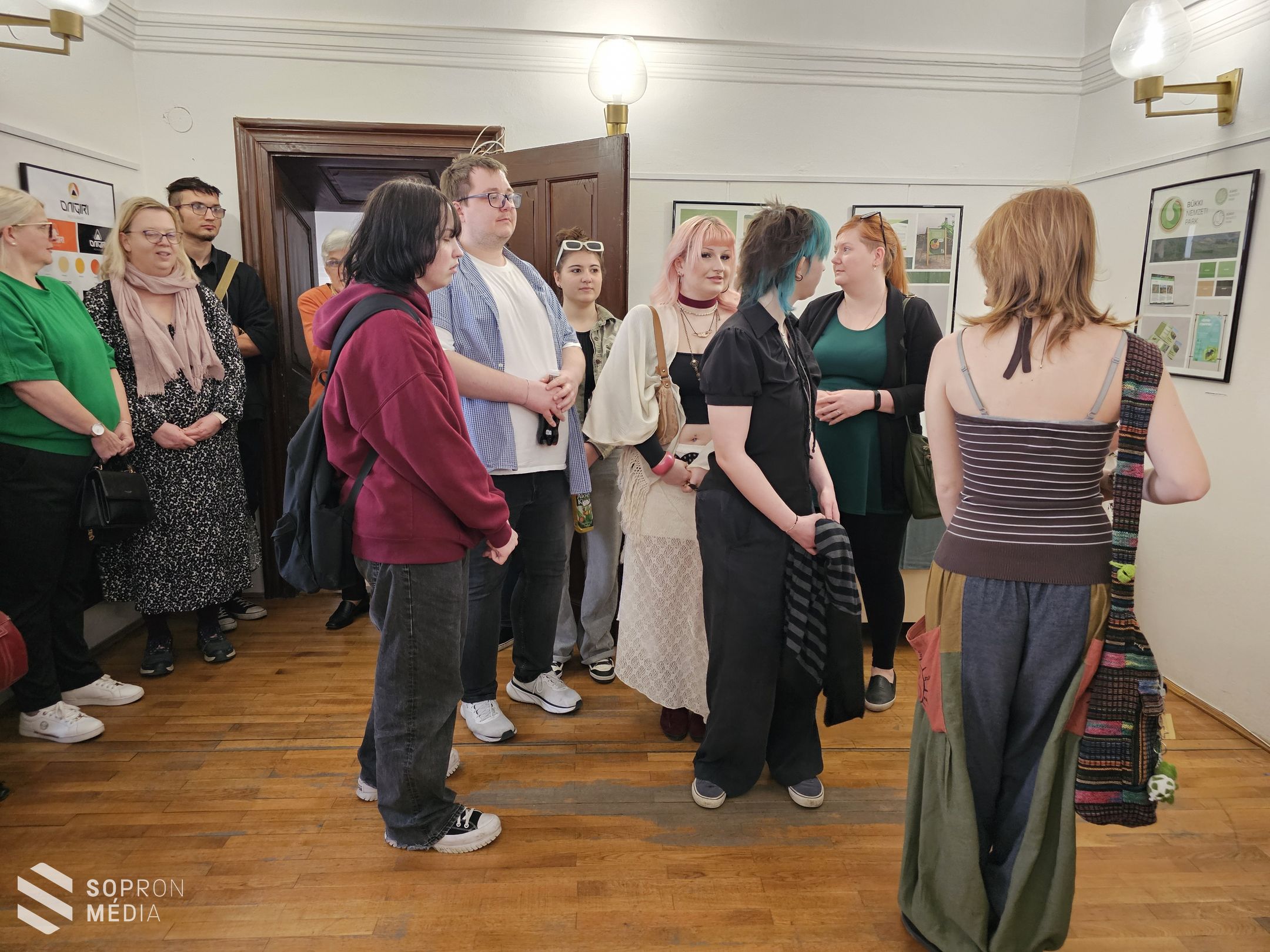 Asszonancia - a Handler-technikum díjátadóval egybekötött kiállítása