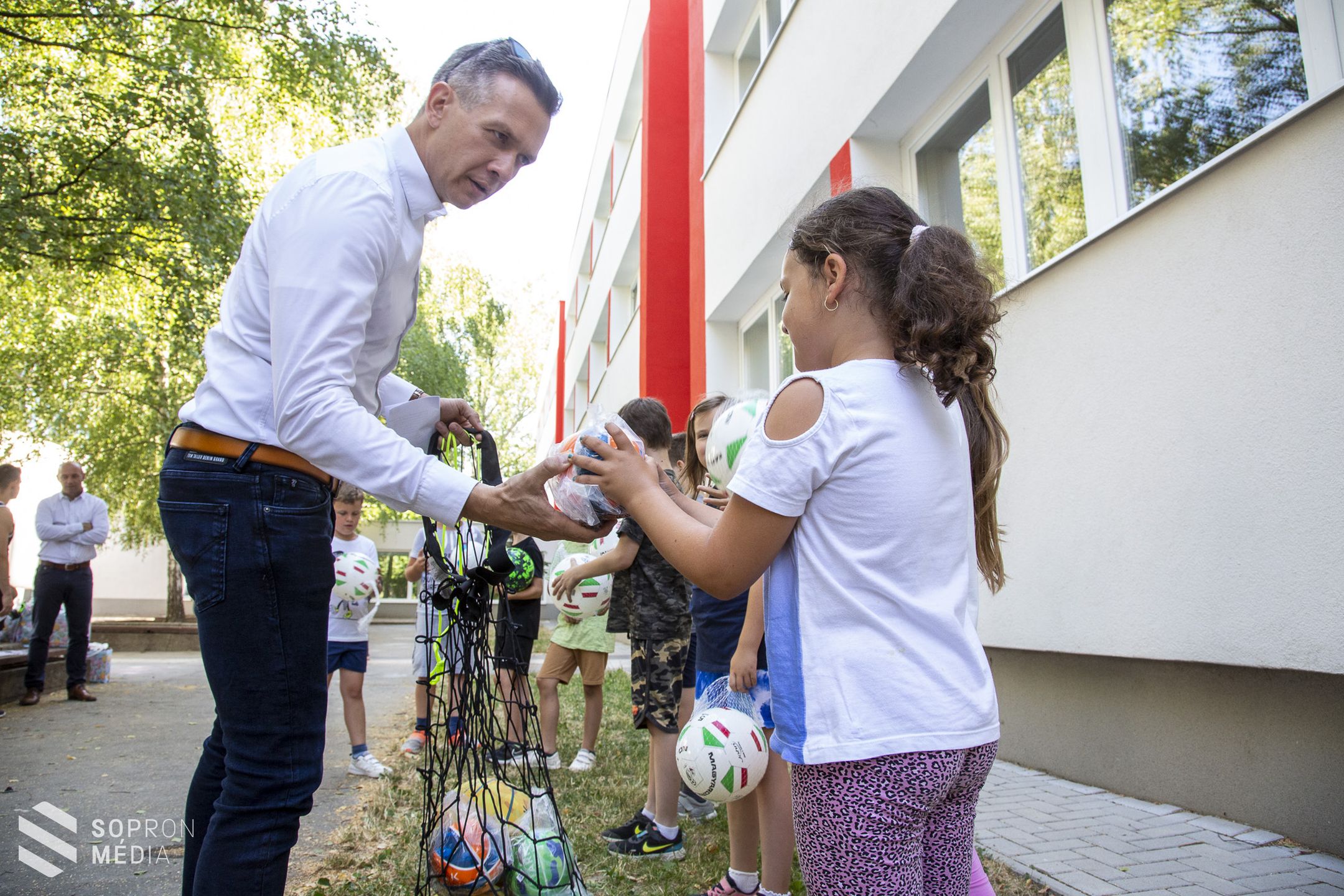 Gyermekzsivajtól hangos a Lackner Kristóf Általános Iskola