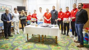 Adomány a gyermekosztálynak az SC Soprontól