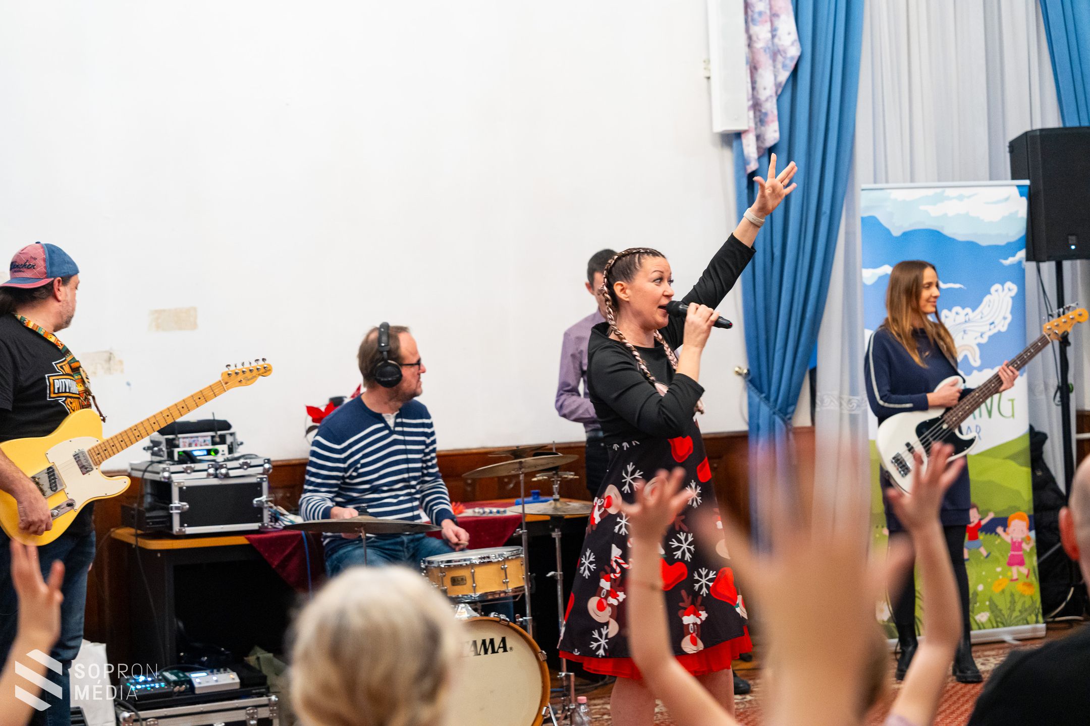 A nehéz sorsú gyermekeket fogadták a volt Megyeházán