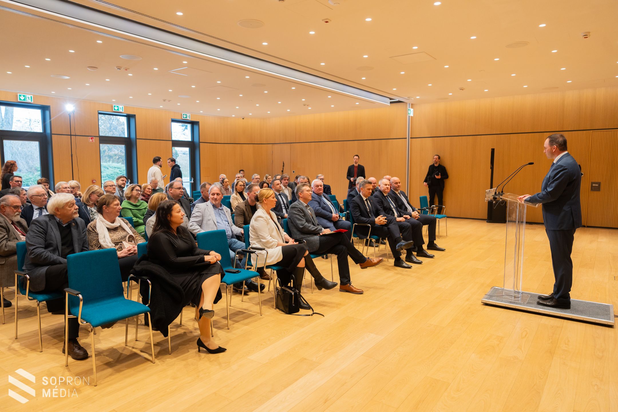 Sopron nemcsak a hűség városa, hanem a kultúra városa is - kulturális fórumot tartott Hankó Balázs  kultúráért és innovációért felelős miniszter