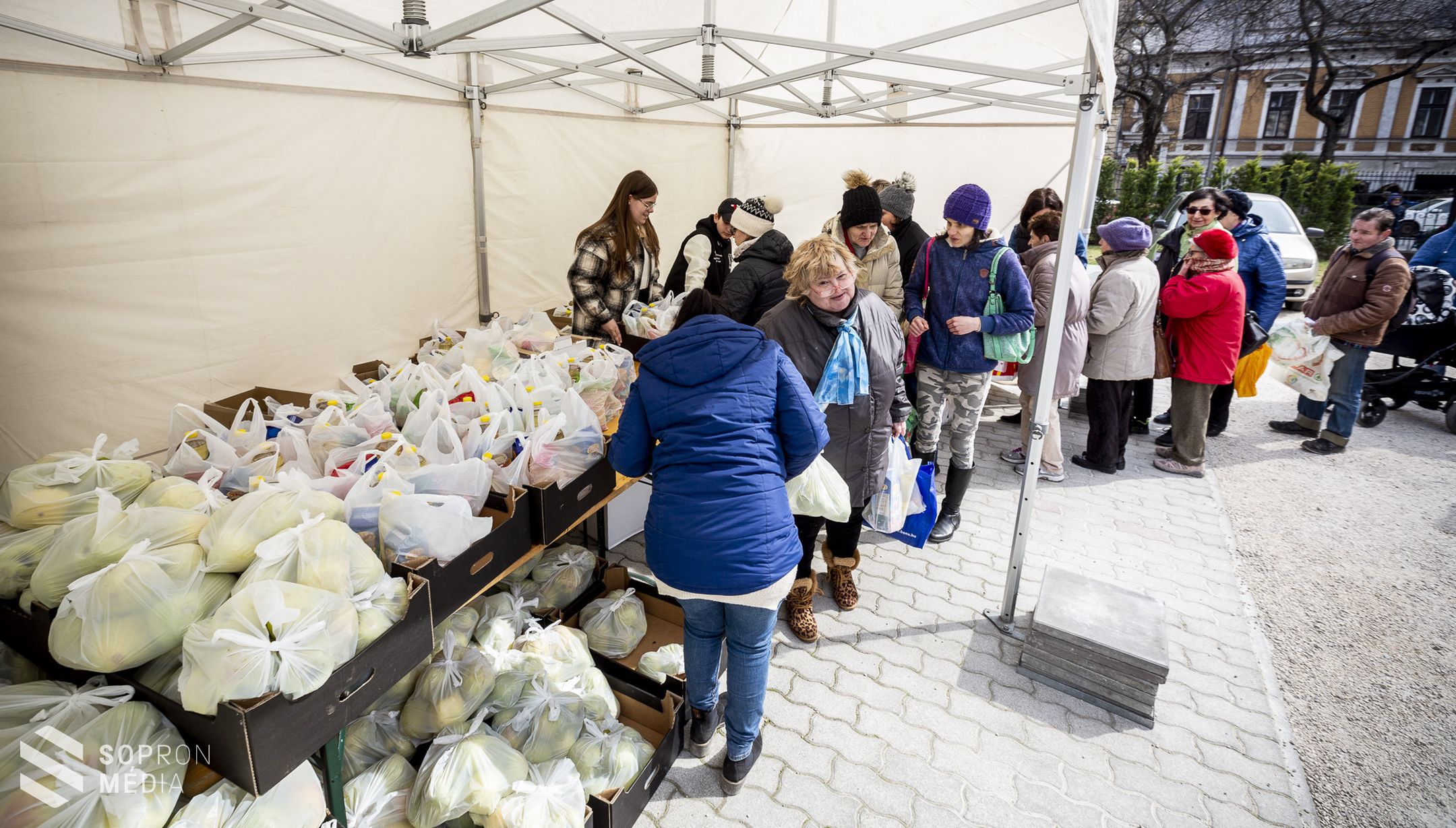 125 család ünnepét tette szebbé a Soproni Szociális Intézmény!