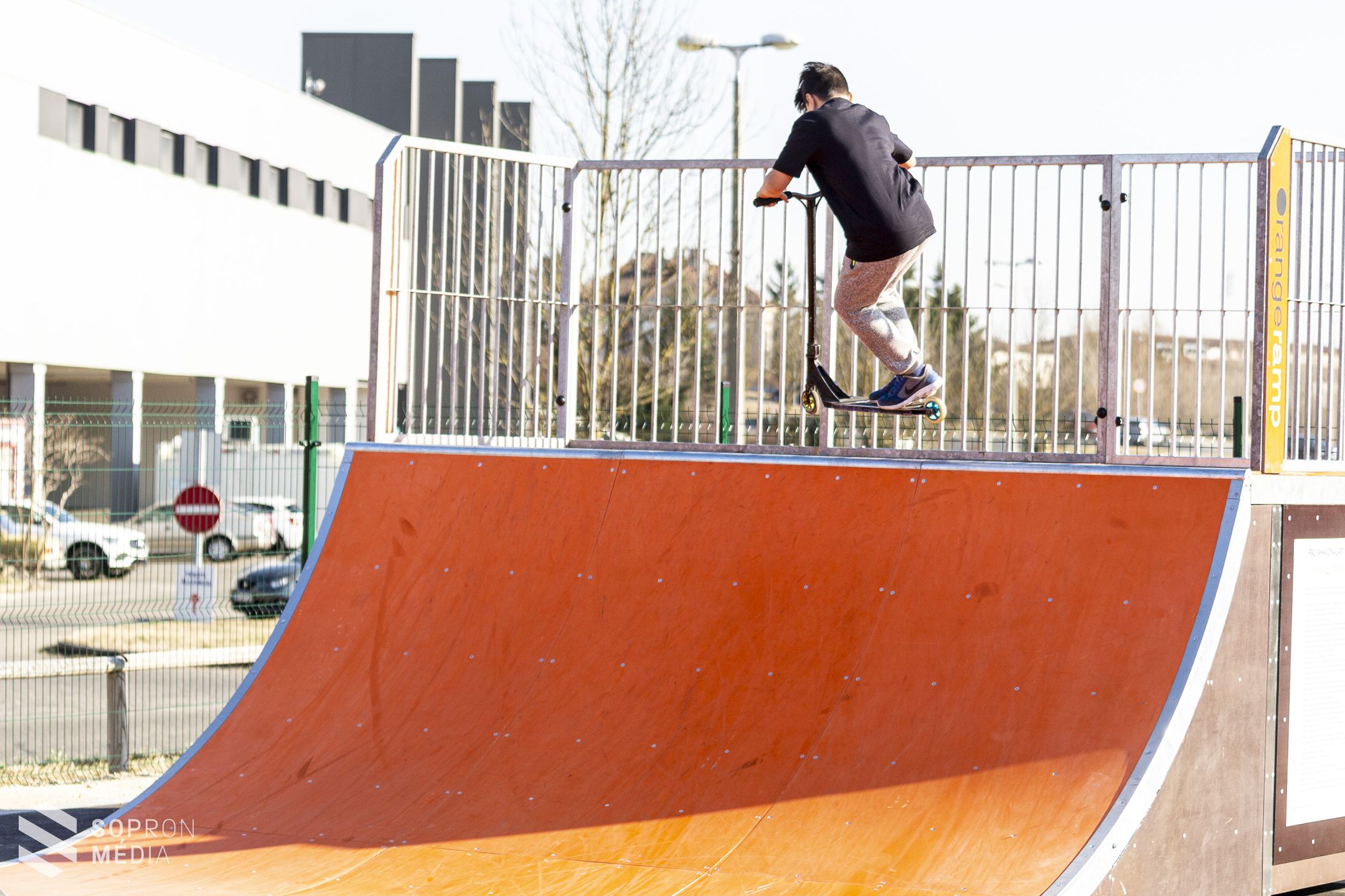 Birtokba vették a soproni fiatalok a skate-parkot!