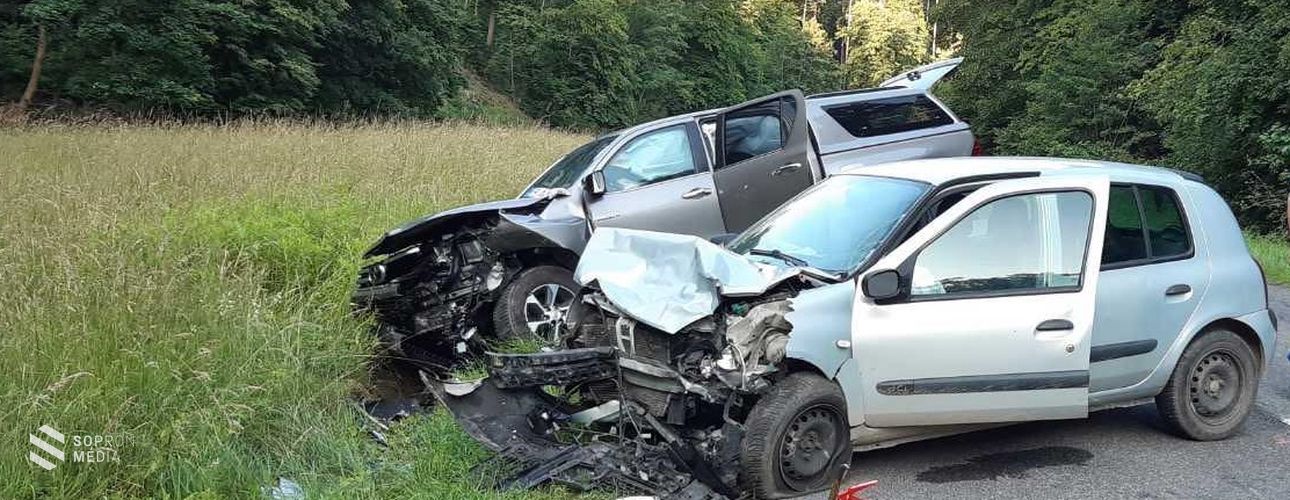 Két autó karambolozott Sopron térségében