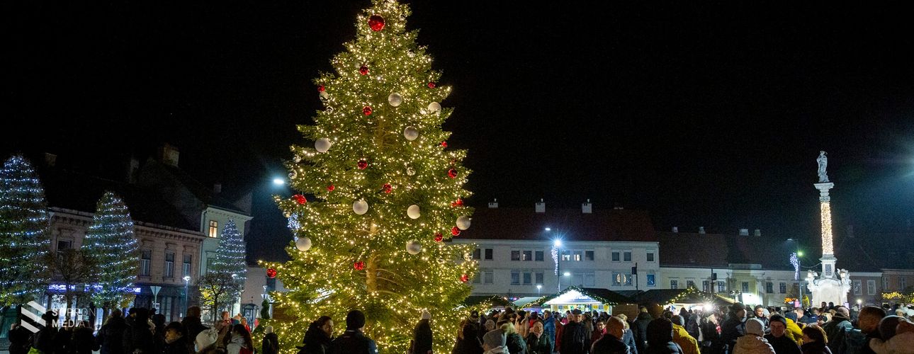Keresik Sopron karácsonyfáját