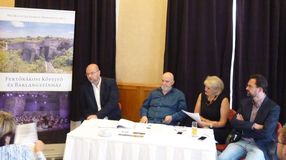 Világsztárok a barlangszínházban