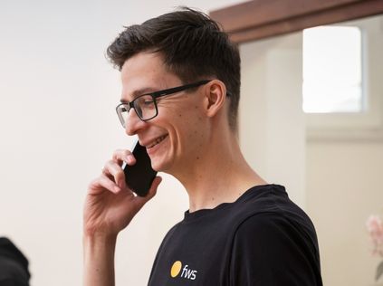 Telefonos kapcsolatfelvétel lépés képe