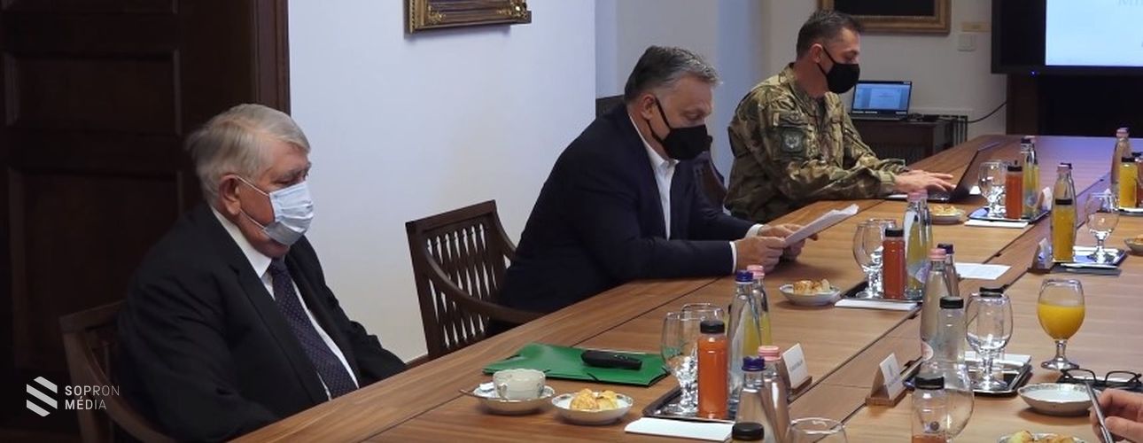 Egészségügyi szakemberekkel egyeztetett Orbán Viktor 