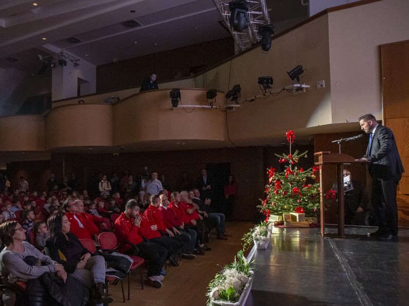 Évzáró karácsonyi ünnepségen köszöntötte utánpótlását az SC Sopron