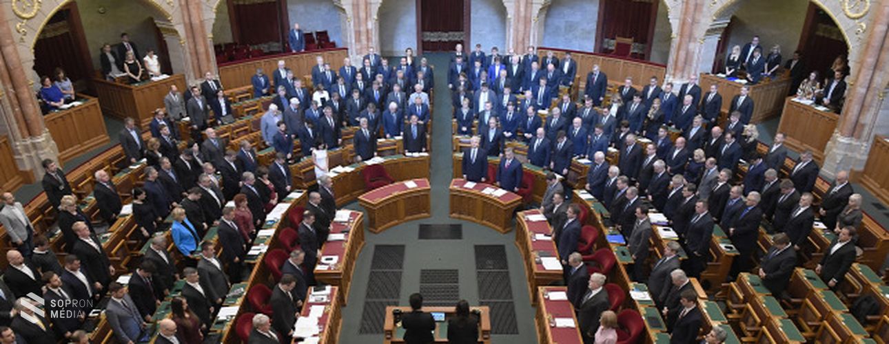 Elfogadta az Országgyűlés a koronavírus elleni védekezésről szóló törvényt