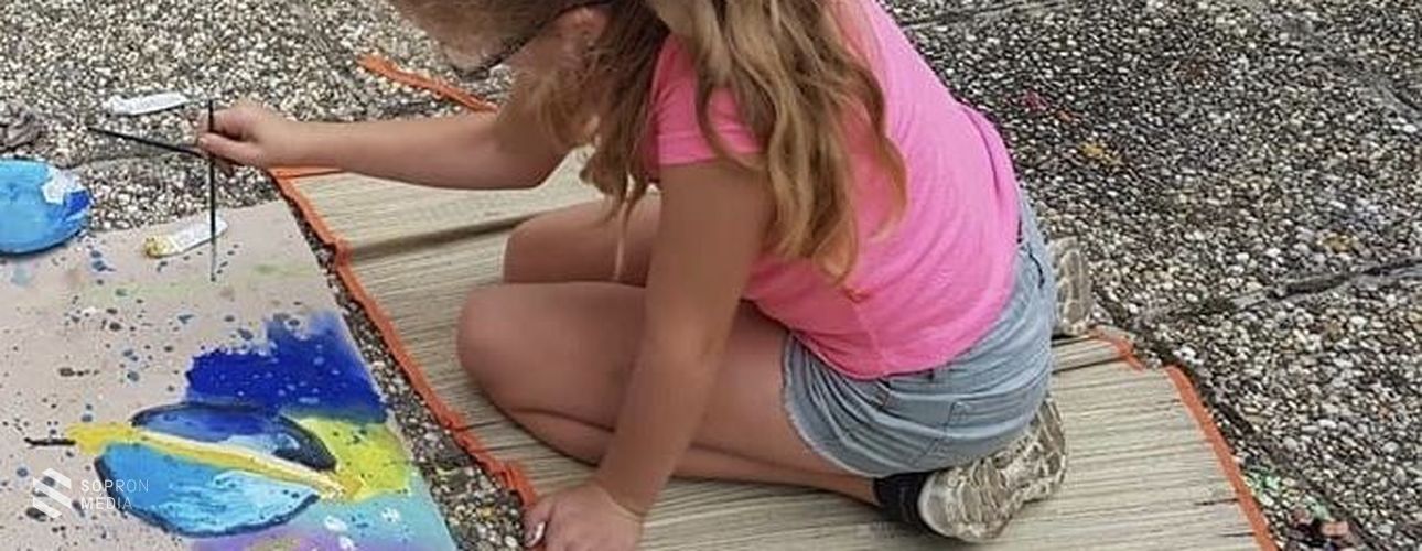 Soproni kislány illusztrálta a Harry Potter szerzőjének új könyvét