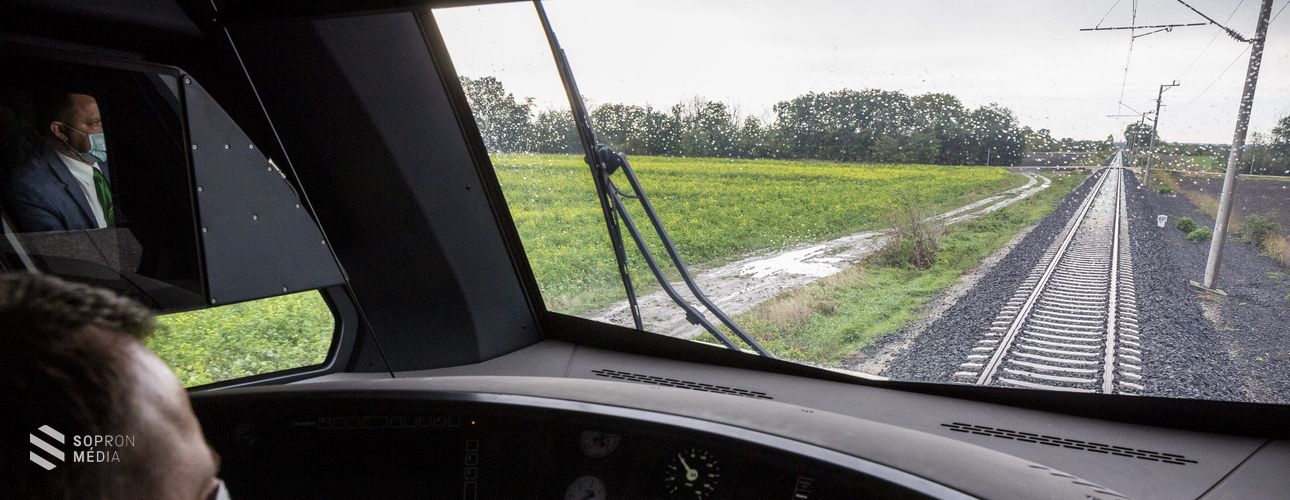 Elkészült a Fertőszentmiklós-országhatár közötti vasútvonal teljes felújítása