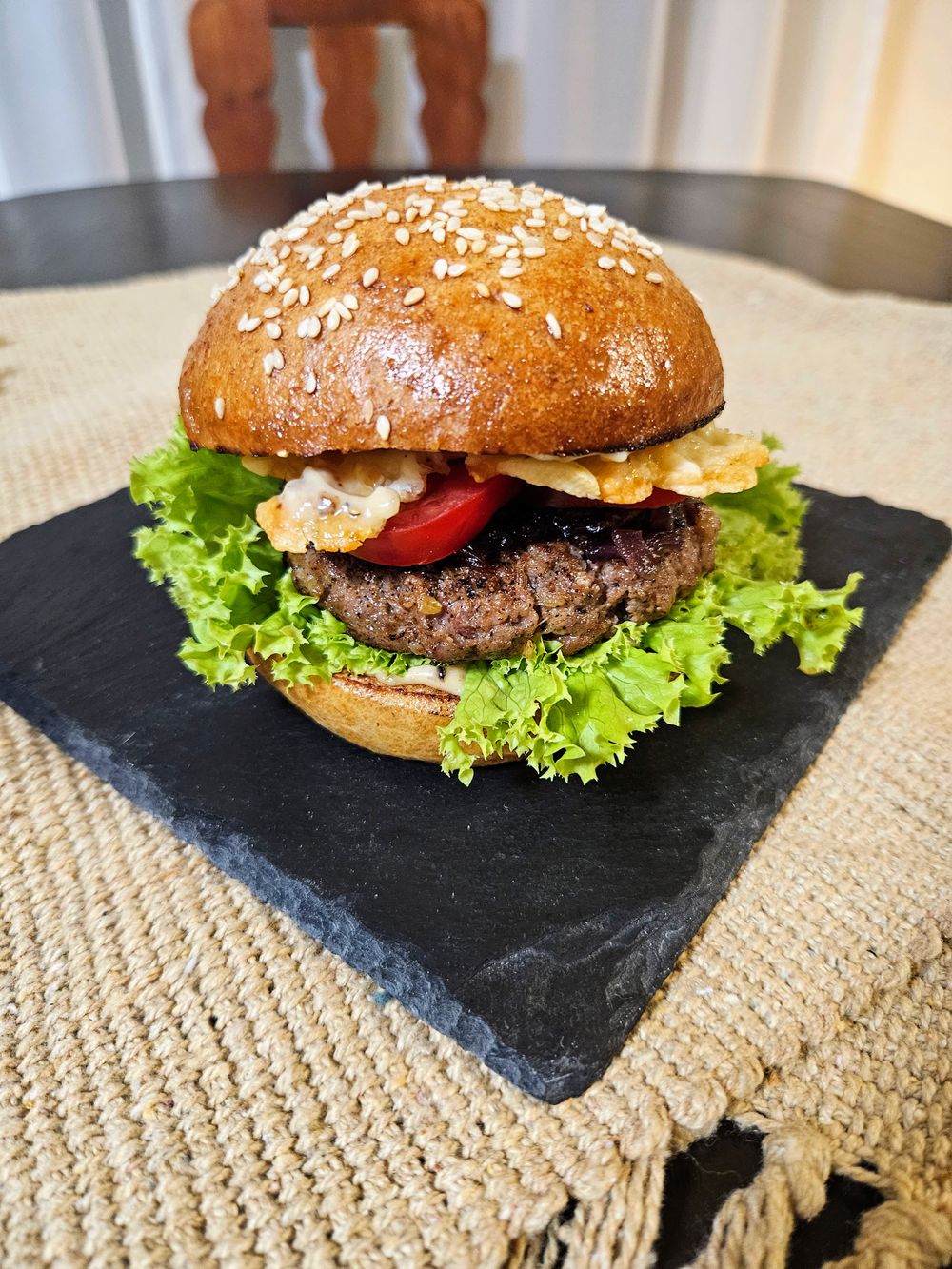 Ínyenc bárányburger fokhagymás majonézzel