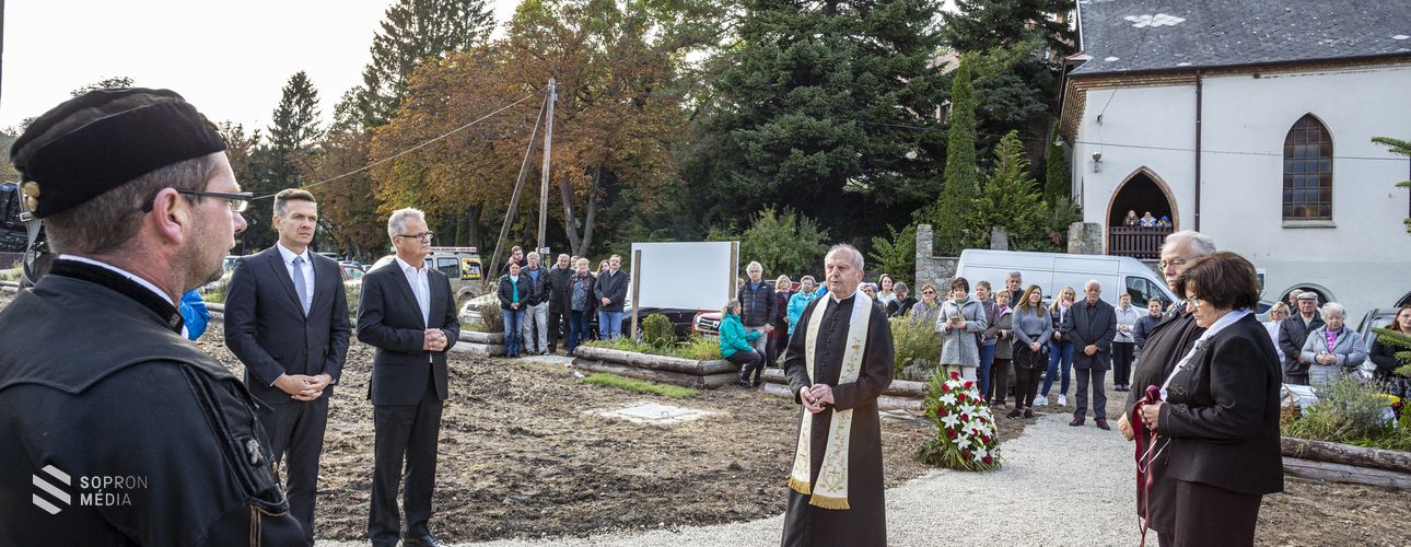 Újraszentelték a Szent Borbála szobrot