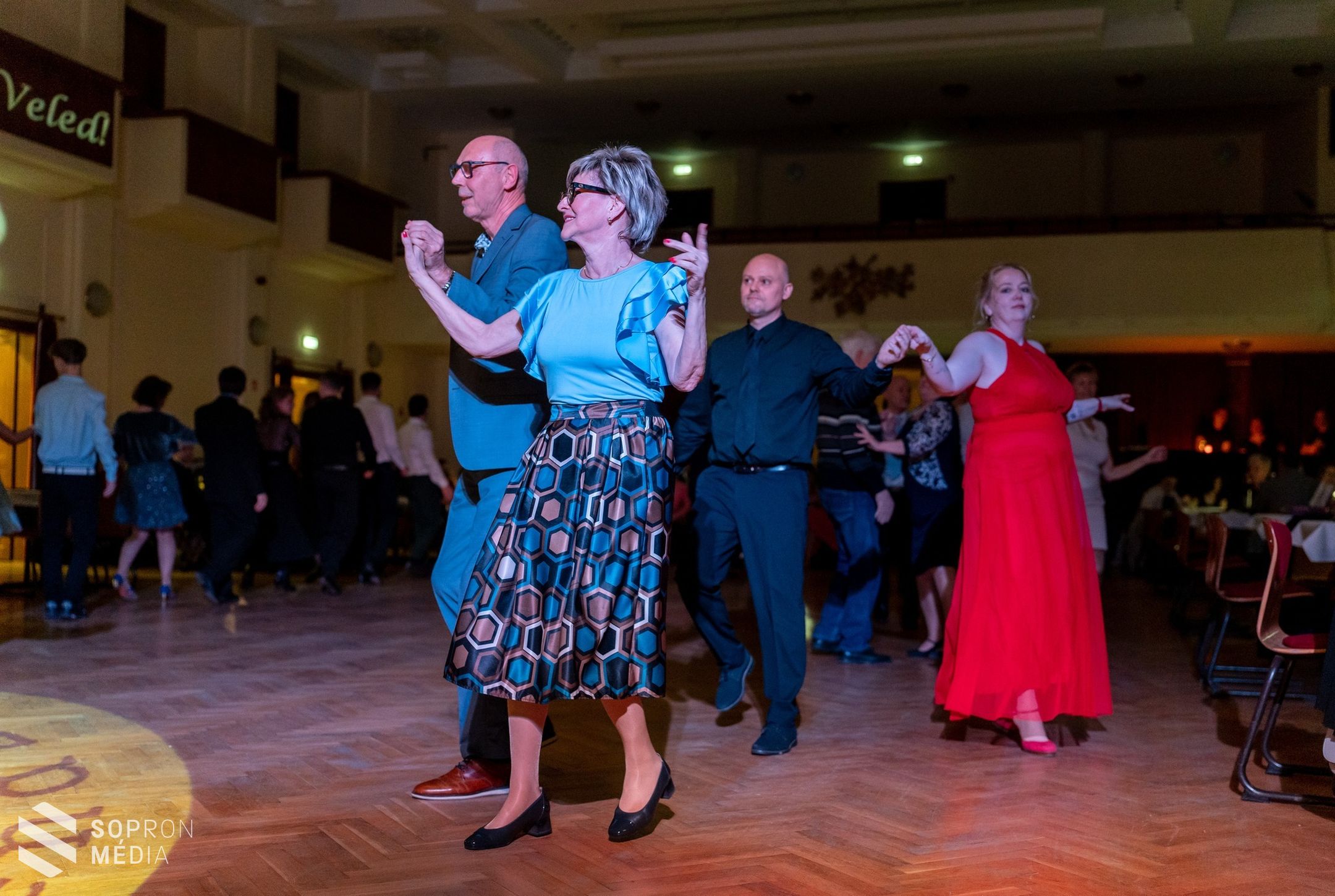 Felnőtt koszorúcska bál Sopronban