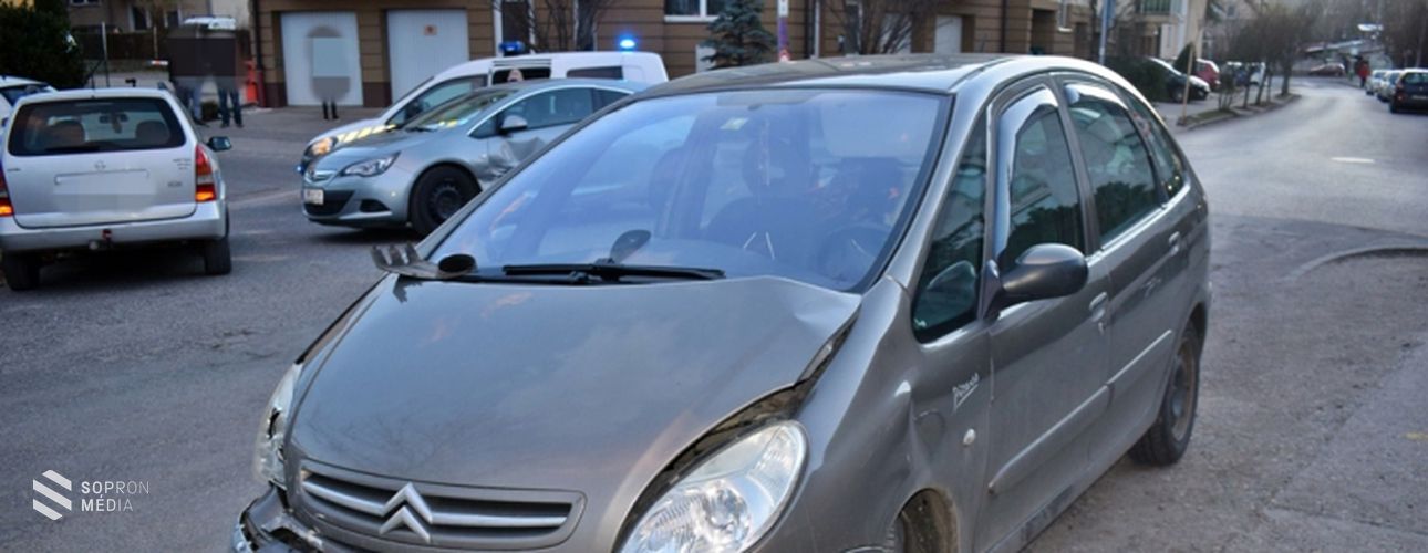 Összeütközött Sopronban kettő autó