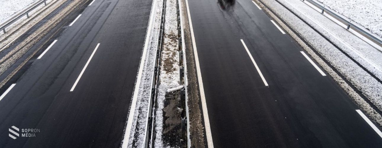 Január 31-én járnak le az éves autópálya-matricák