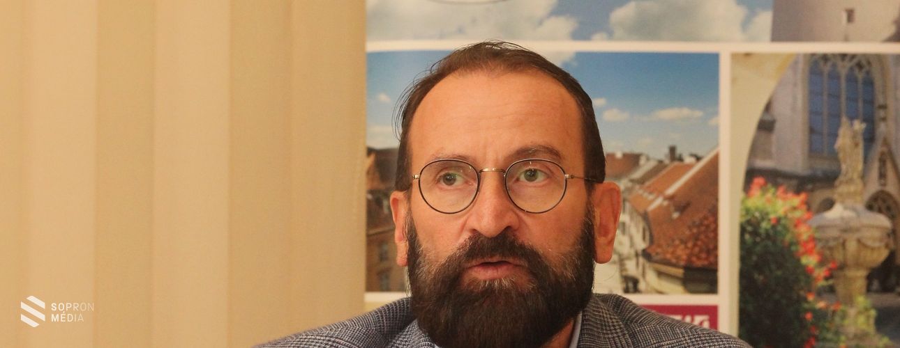 Szájer József: Magyarország felelős és erkölcsös politikát folytat