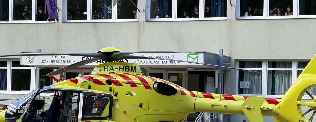 Mentőhelikopter szállt le a Soproni SZC Fáy András Technikum épülete elé!