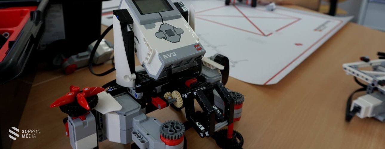 A jövő eszközeivel tanulhatnak a diákok