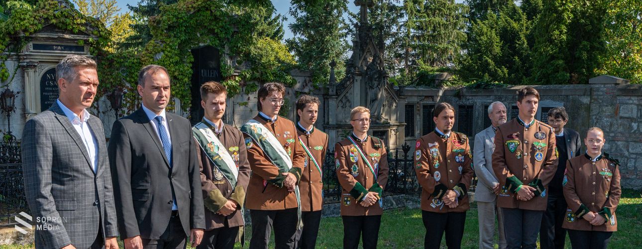 Tisztelet és dicsőség a bátraknak!